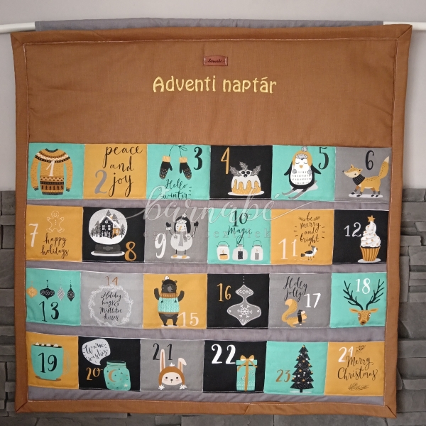 Hagyományos adventi kalendárium szürke-zöld színben